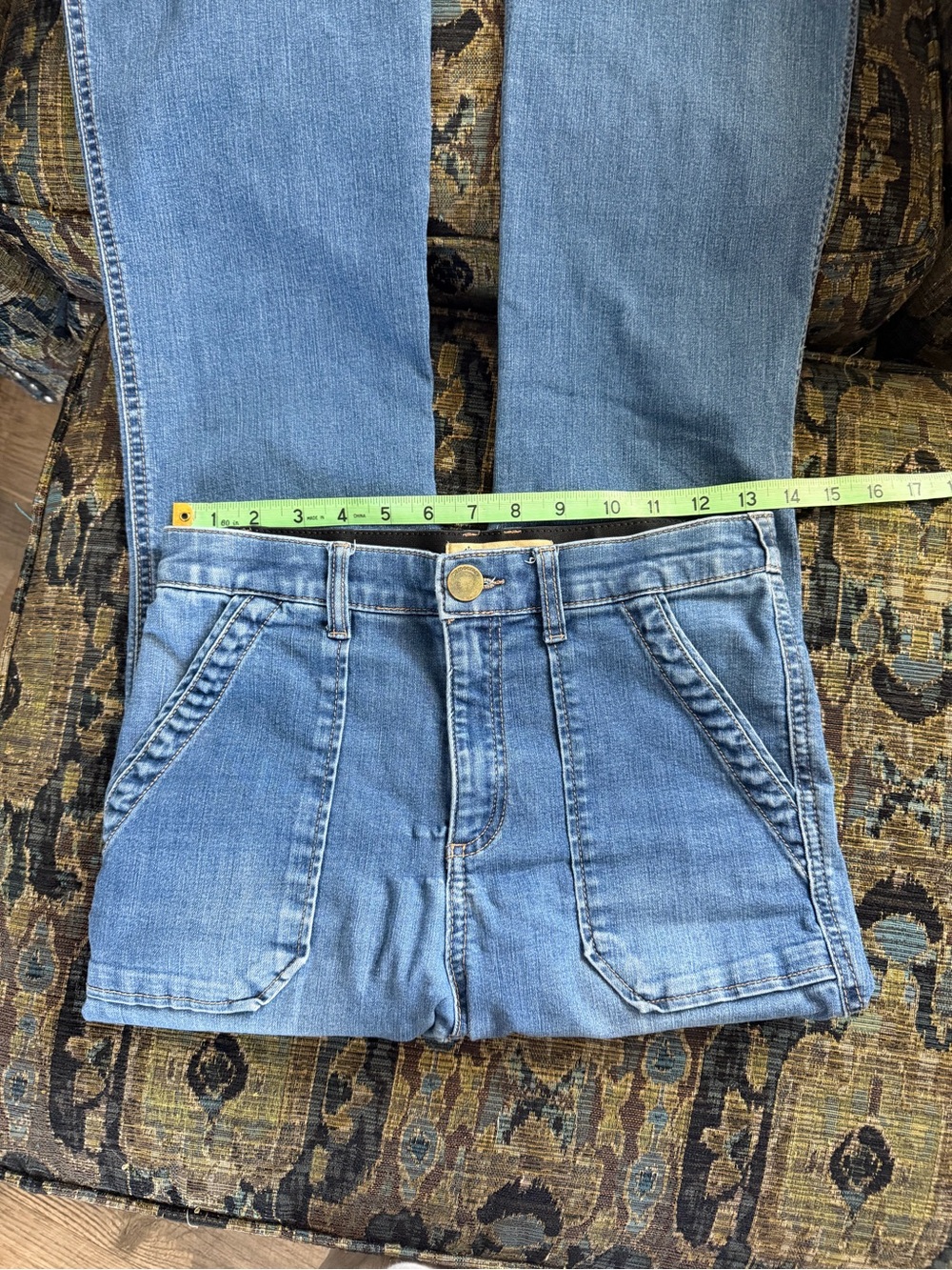 Democracy High Rise Stretch Flare Jeans Size 4 Medium Wash Patch Pocket - Picture 3 of 10